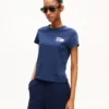 Camiseta pequeña ajustada de algodón con el emblema «Kenzo Paris» bordado Camiseta pequeña ajustada de algodón con el emblema «Kenzo Paris» bordado