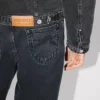 Chaqueta trucker con bordado «Boke Flower» en denim japonés Chaqueta trucker con bordado «Boke Flower» en denim japonés