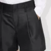 Pantalón corto entallado de lana virgen y seda Pantalón corto entallado de lana virgen y seda