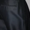 Pantalones cortos entallados con pliegues de lana virgen y seda Pantalones cortos entallados con pliegues de lana virgen y seda