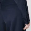 Pantalones de corte entallado de pierna ancha en lana virgen Pantalones de corte entallado de pierna ancha en lana virgen