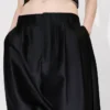 Pantalones entallados con pliegues de lana virgen y seda