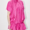 Vestido plisado oversize en seda Vestido plisado oversize en seda